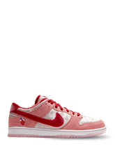 NIIKE SB DUNK LOW STRANGE LOVE