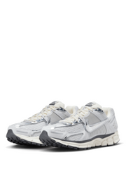 nike vomero 5 mettalic silver