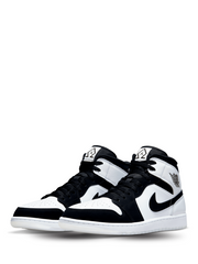 Nike Air Jordan Retro 1 mid Diamond