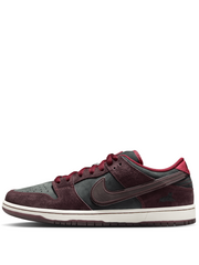 Nikee SB Dunk Low X "RIOT"