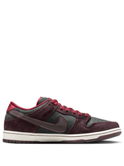 Nikee SB Dunk Low X "RIOT"