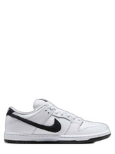 nikee dunk low white black