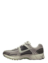 nikee zoom vomero 5 dark smoke grey vachetta