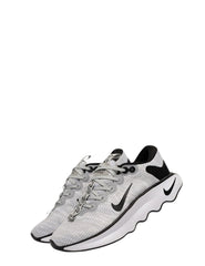 Nik_e motivation white black (849)
