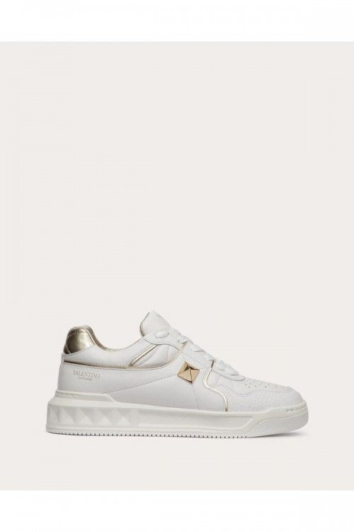 valentinoo garvani rockstud low top sneakers