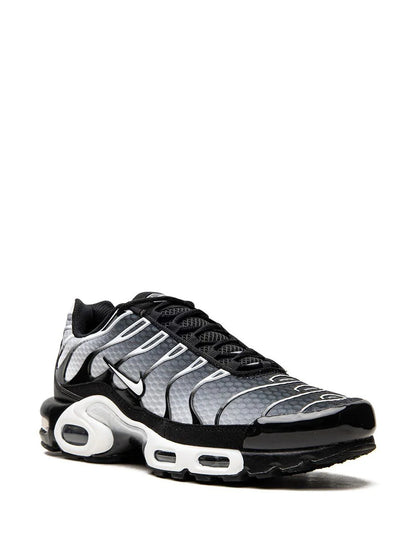 Nikee Airmax Plus Black White