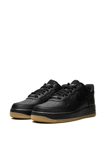 NIKE AIR FORCE 1 LUXE BLACK GUM