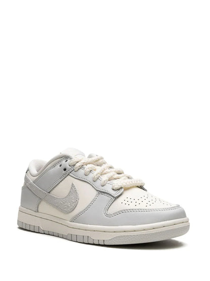 NIKE SB DUNK LOW NEEDLE WORK