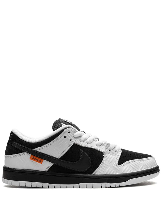 NIKEE SB DUNK LOW X TIGHT BOOTH