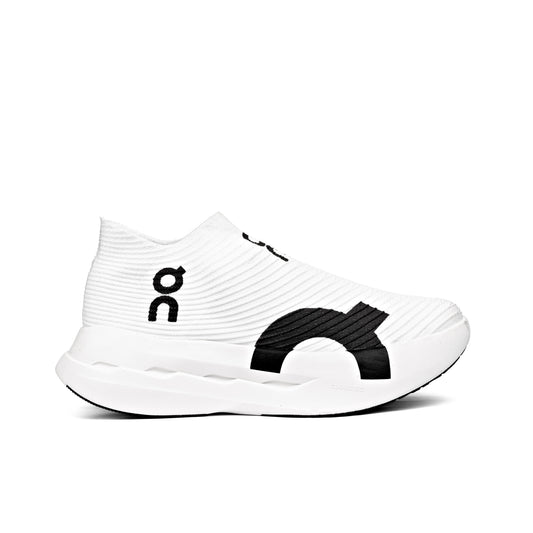 On Running CloudBoom Strike LS White Black 499
