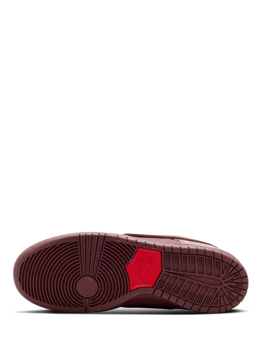 nikee SB Dunk Low City Of Love Burgundy Crush