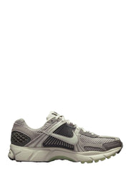 nikee zoom vomero 5 dark smoke grey vachetta