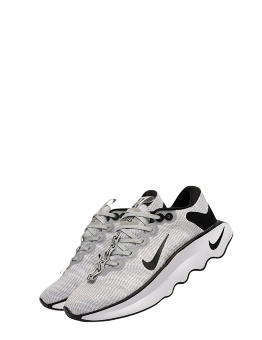 Nik_e motivation white black (849)