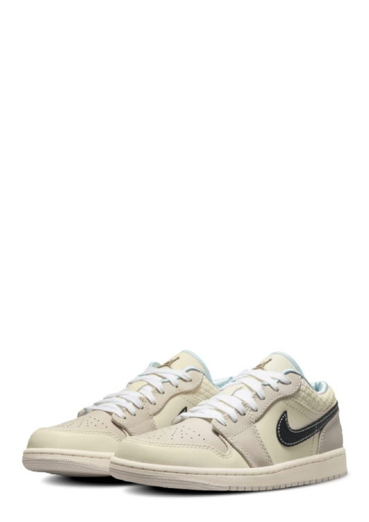 Nikee jordan retro 1low se sanddrift glacier blue