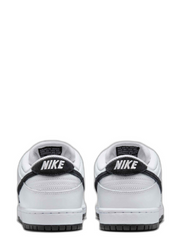 nikee dunk low white black