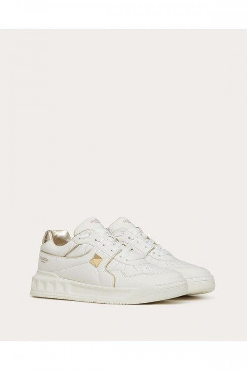 valentinoo garvani rockstud low top sneakers